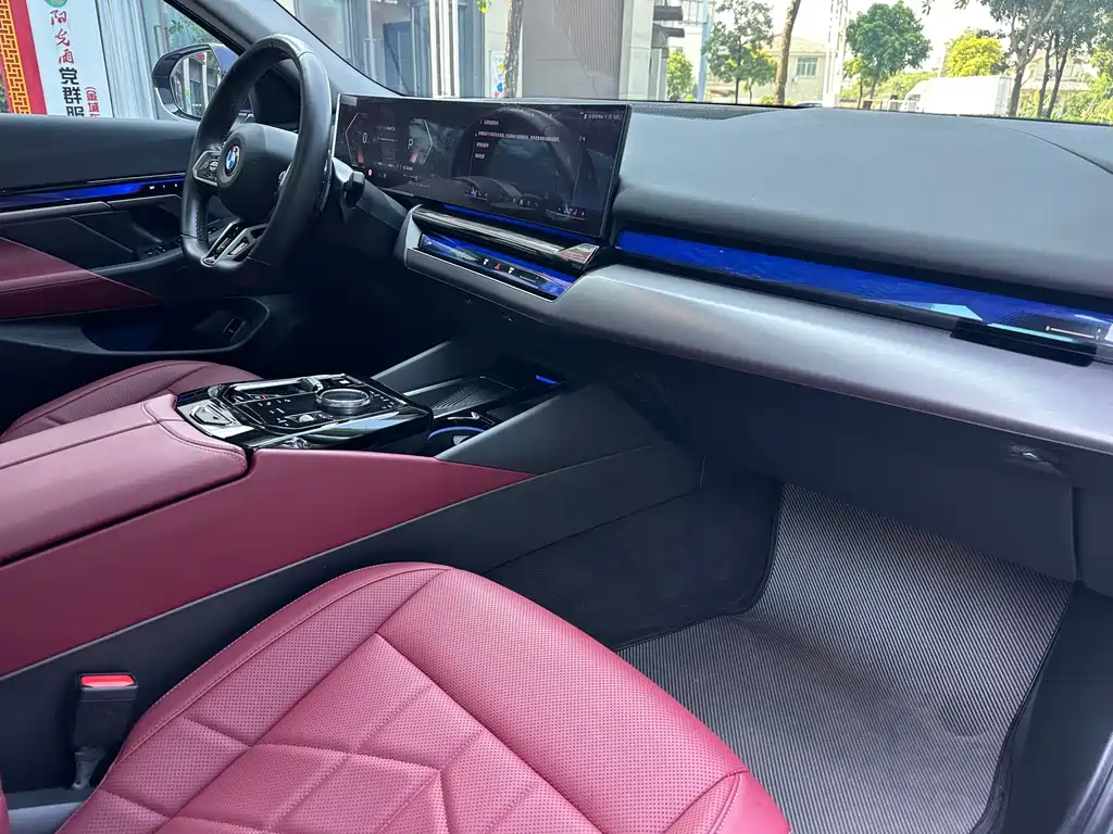 BMW 5 Series — миниатюра 11