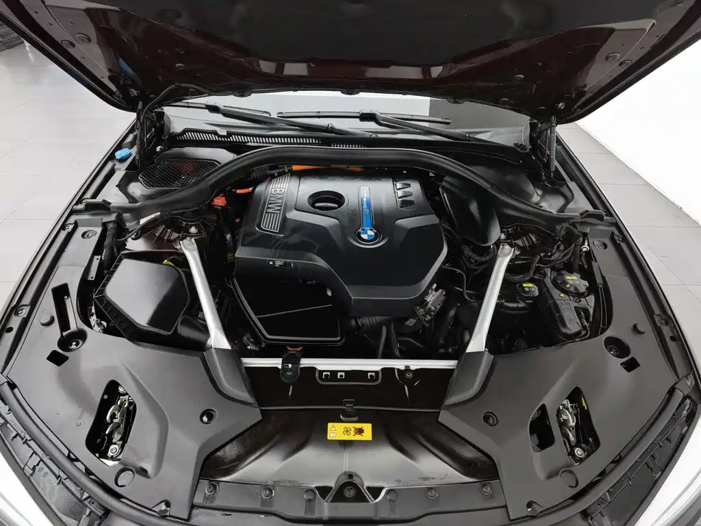 BMW 5 Series New Energy — миниатюра 6