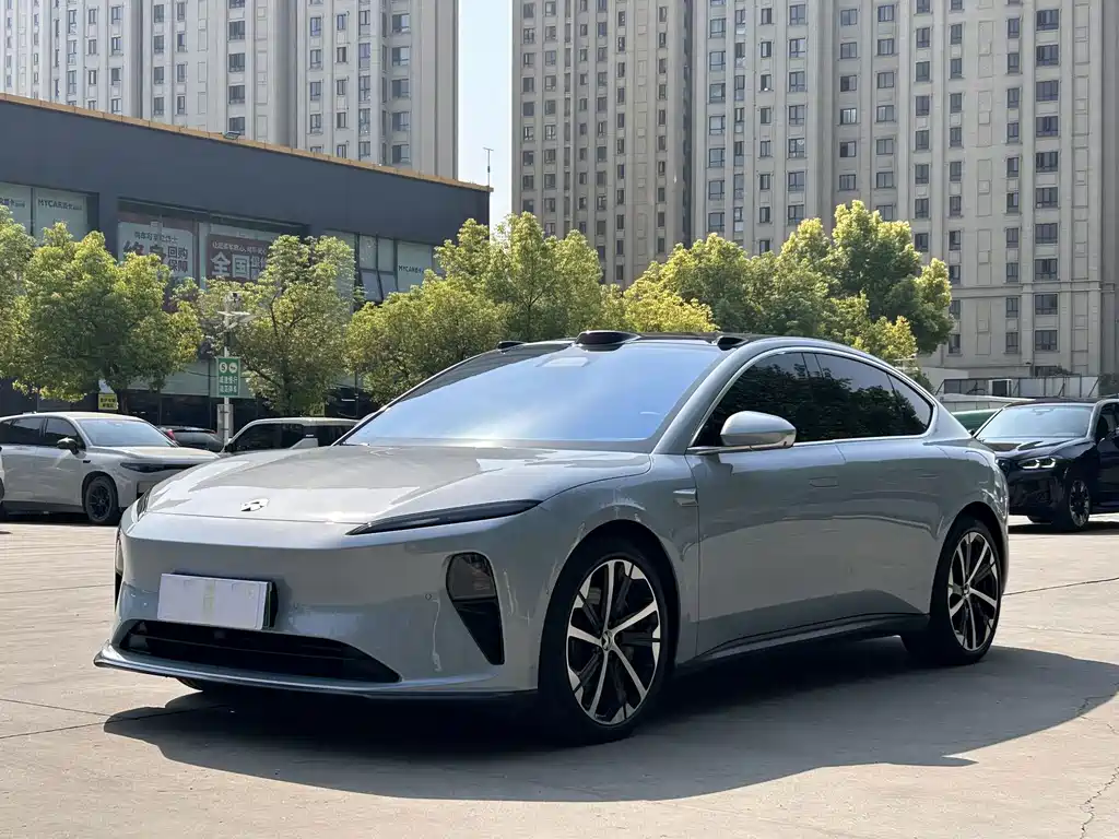 NIO ET5