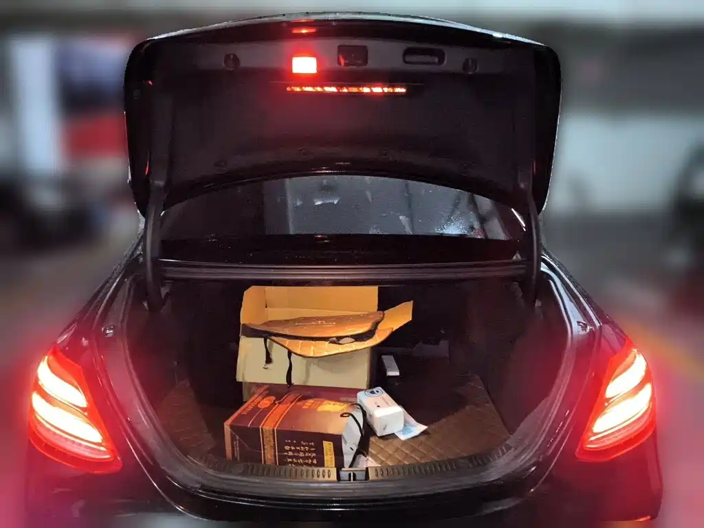 Mercedes-Benz E-Class — миниатюра 10