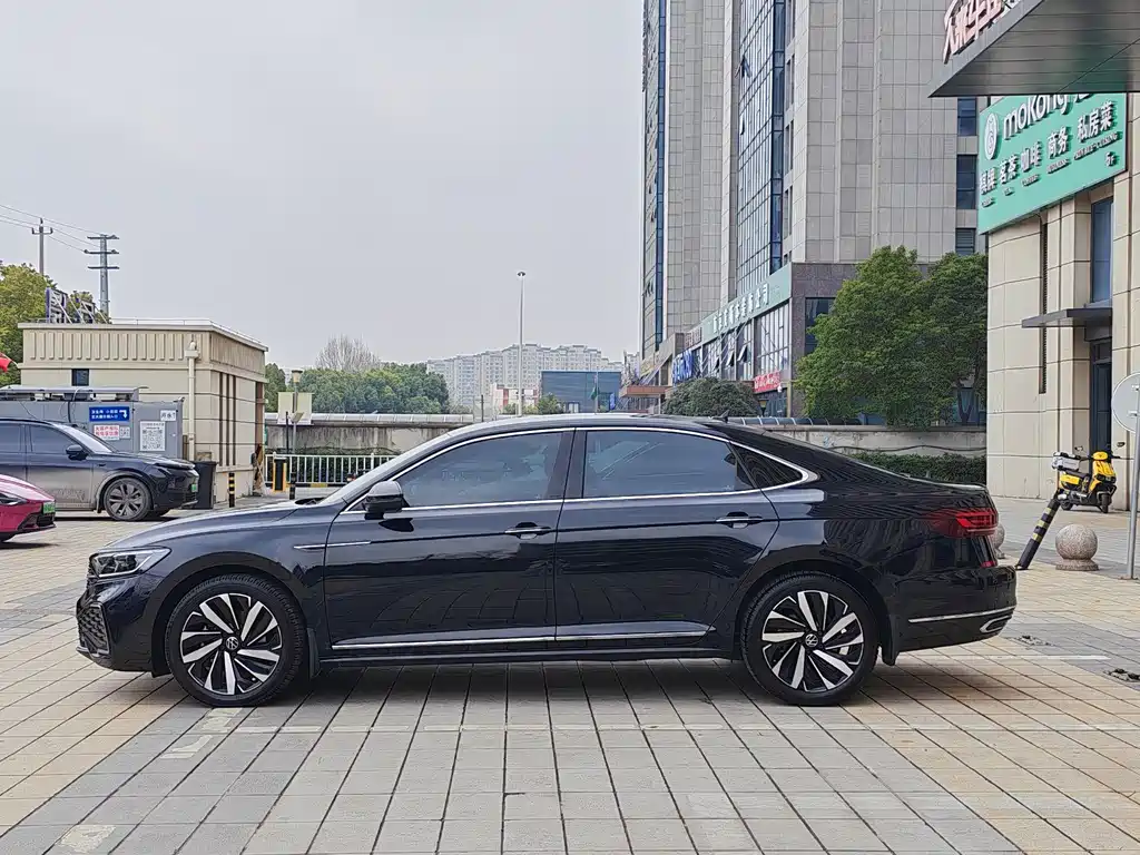 Volkswagen Passat 2022 330TSI Luxury