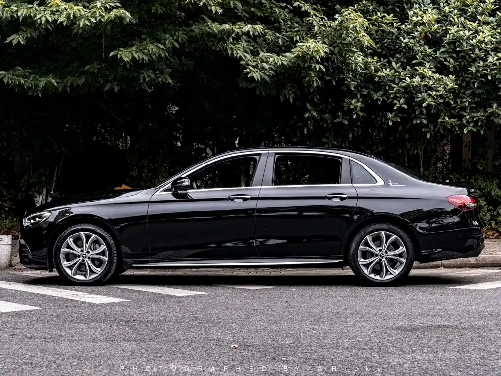 Mercedes-Benz E-Class — миниатюра 2