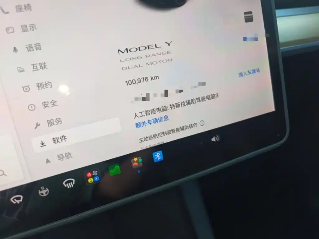 Tesla Model Y — миниатюра 12