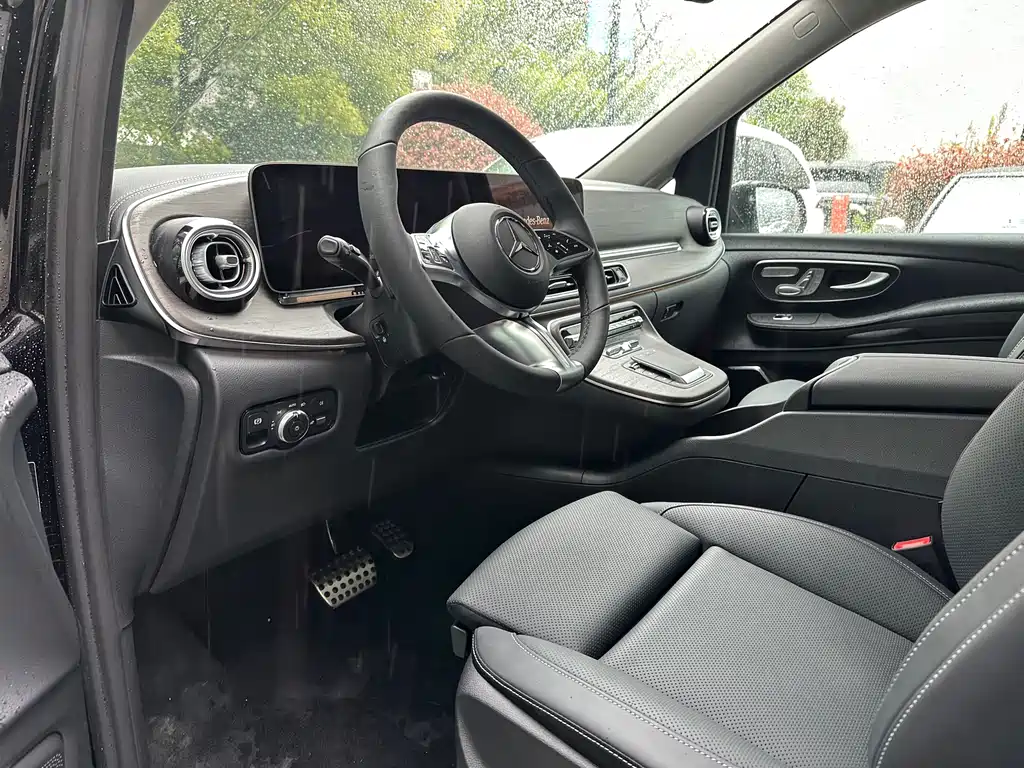 Mercedes-Benz V-Class V 2024 V 300 L Luxury