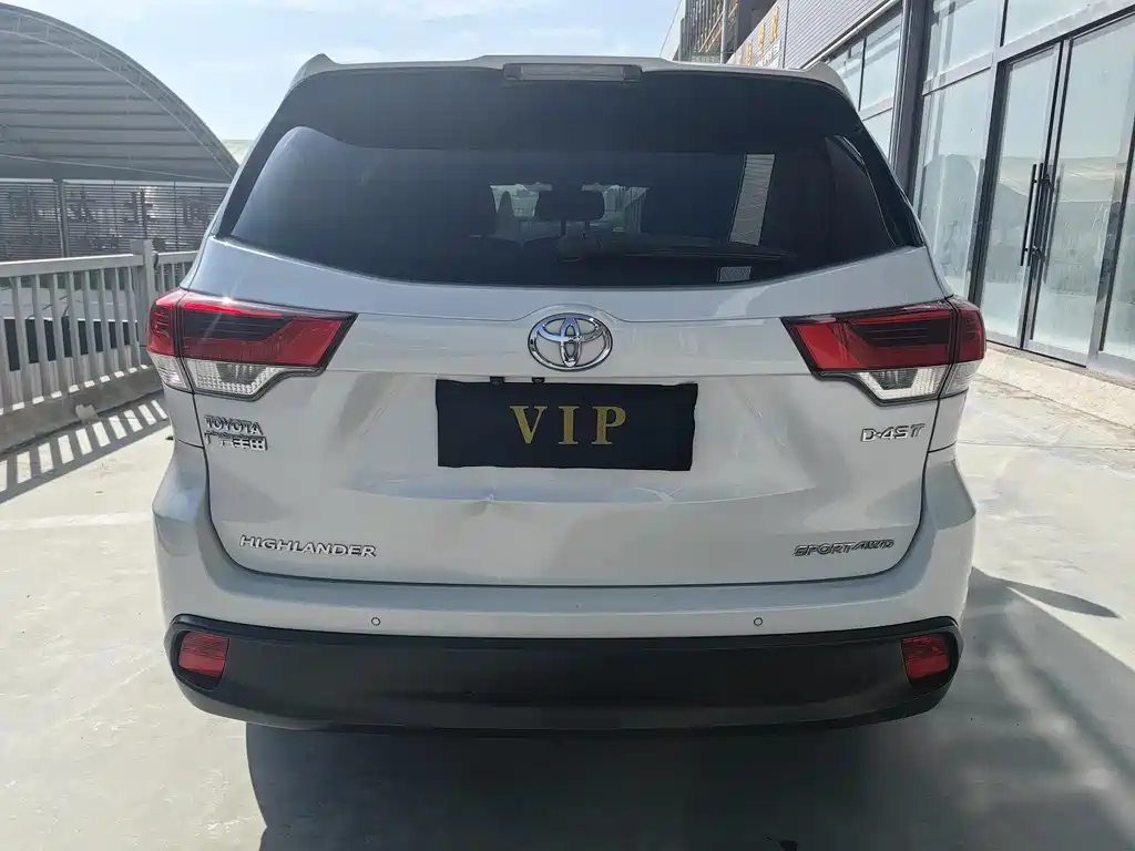 TOYOTA HIGHLANDER