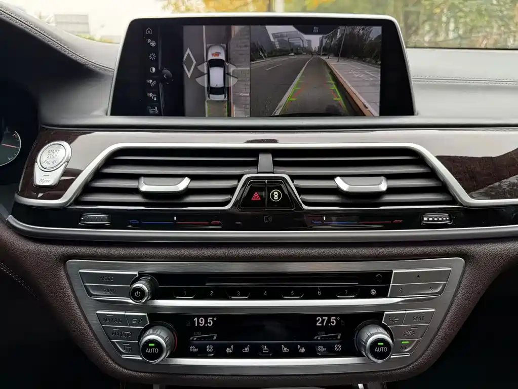 BMW 7 Series — миниатюра 7