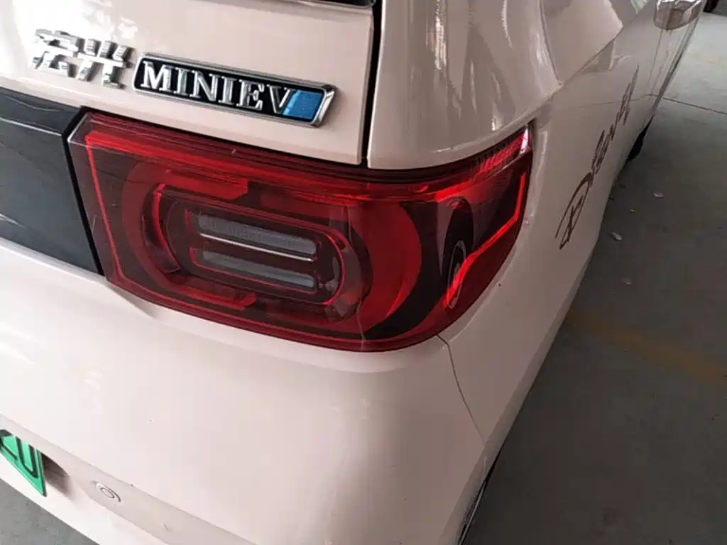 Wuling MINIEV — миниатюра 8