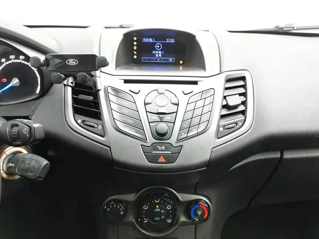 Ford Fiesta — миниатюра 12