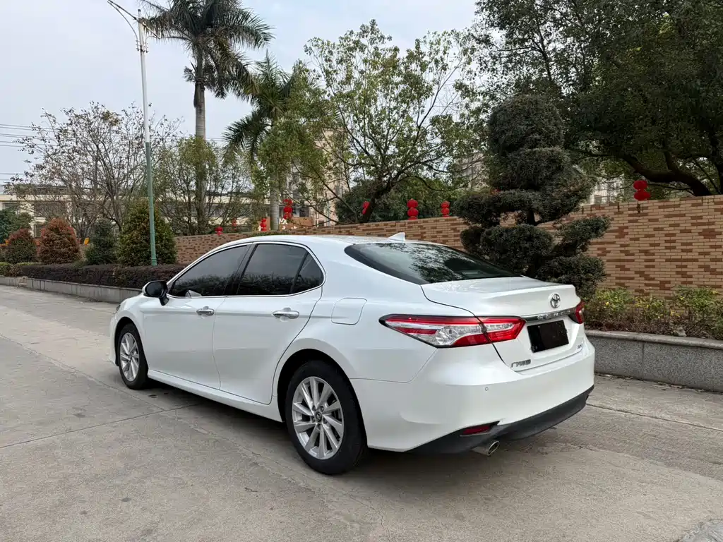 TOYOTA CAMRY