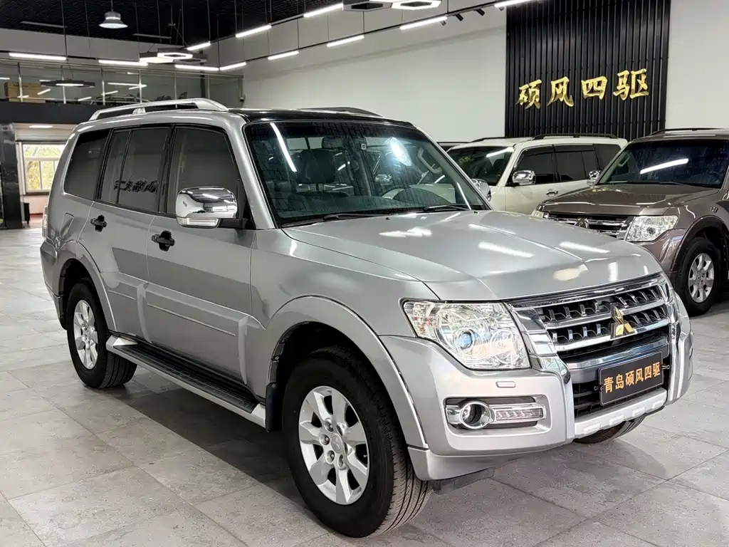 Mitsubishi Pajero (Import) — миниатюра 6