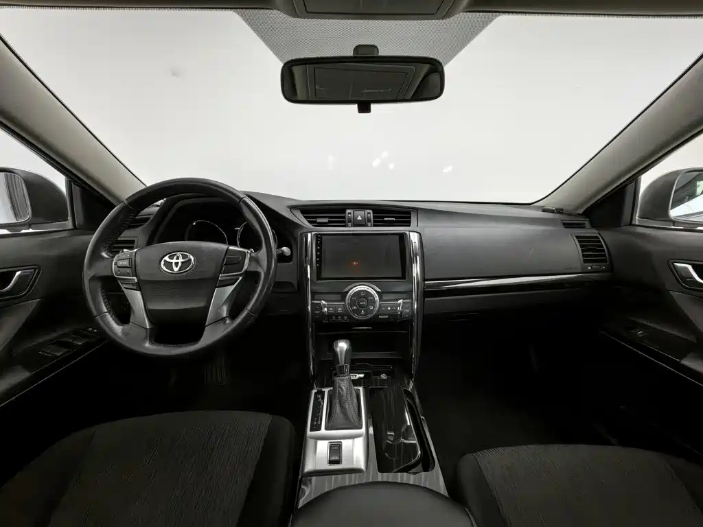 Toyota Reiz — миниатюра 5