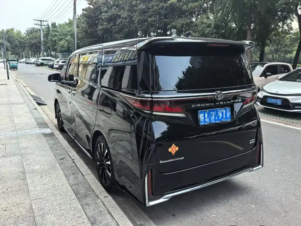 Toyota Vellfire — миниатюра 2