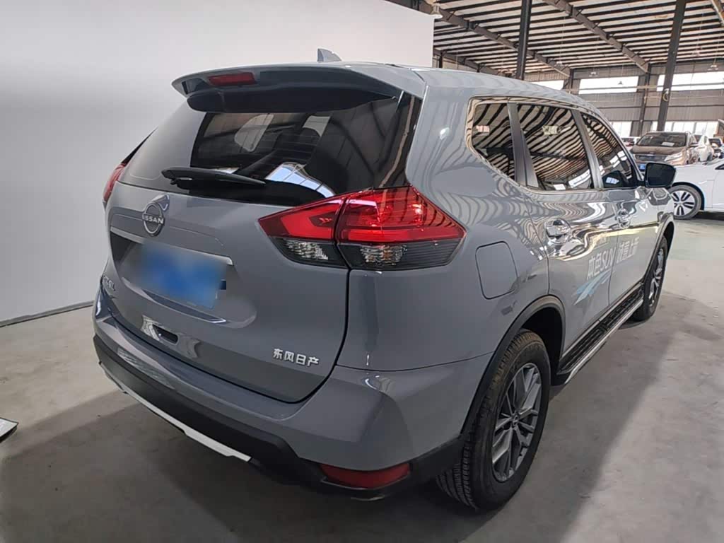 Nissan X-Trail 2.0 л 2025 г. Серебристо-серый, пробег 4700 км