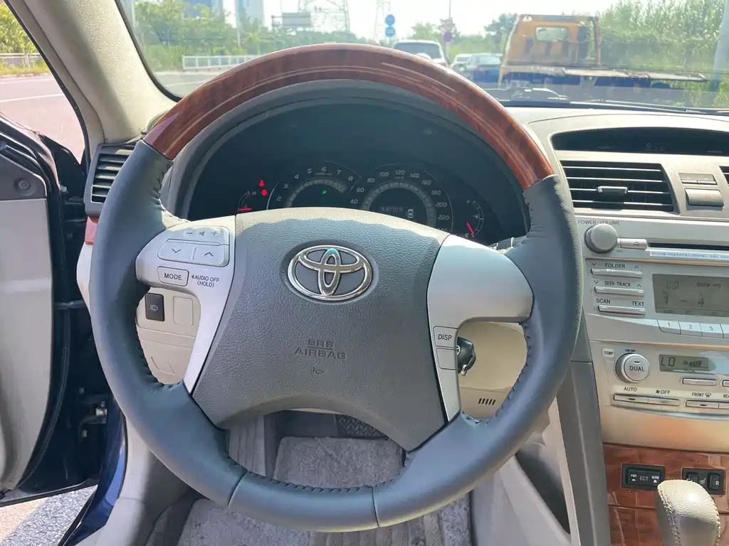 Toyota Camry — миниатюра 19