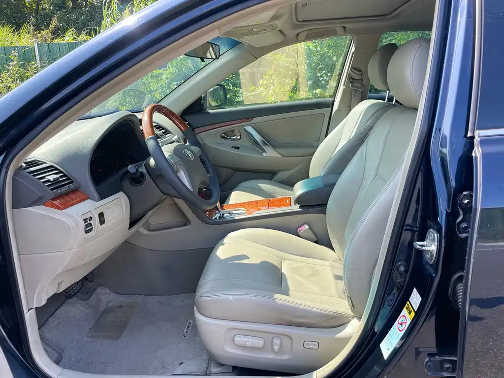 Toyota Camry — миниатюра 14