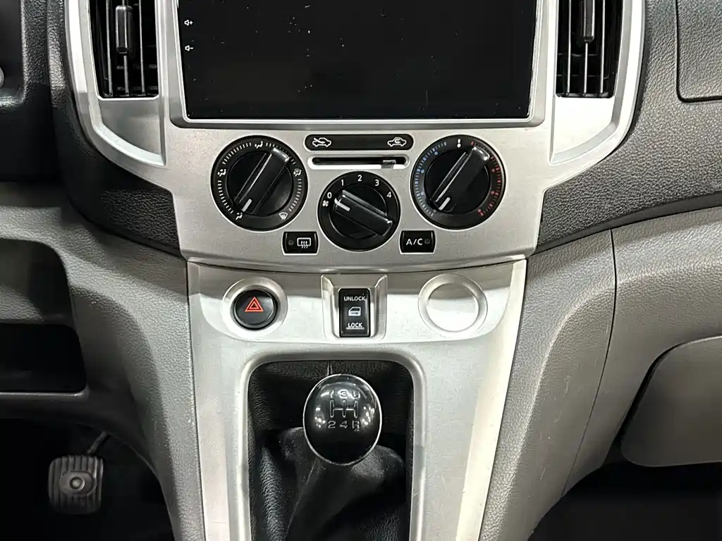 Nissan NV200 — миниатюра 16