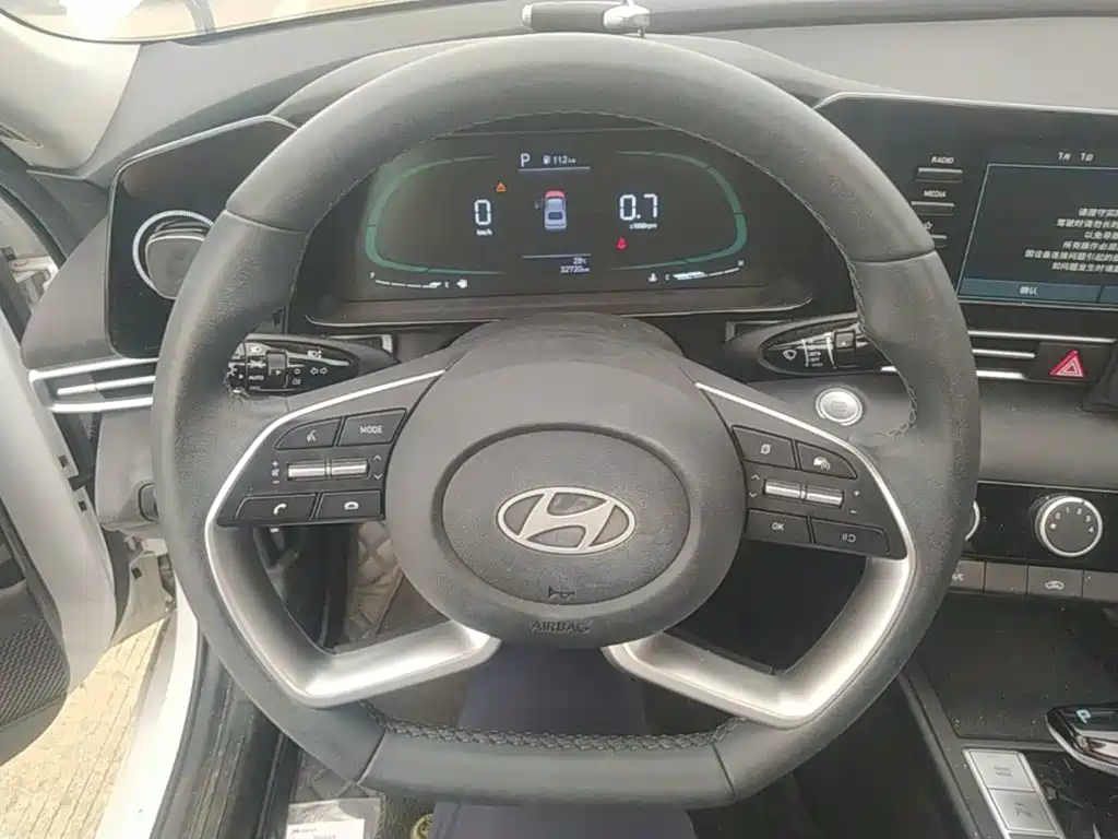Hyundai Elantra — миниатюра 11