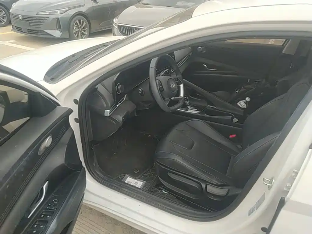 Hyundai Elantra — миниатюра 16