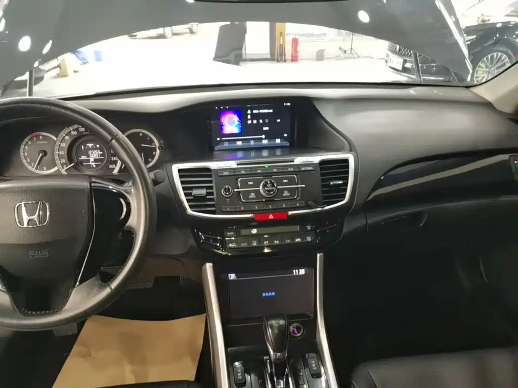 Honda Accord — миниатюра 13