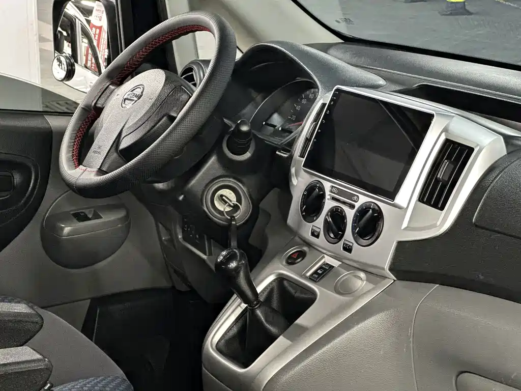 Nissan NV200 — миниатюра 10