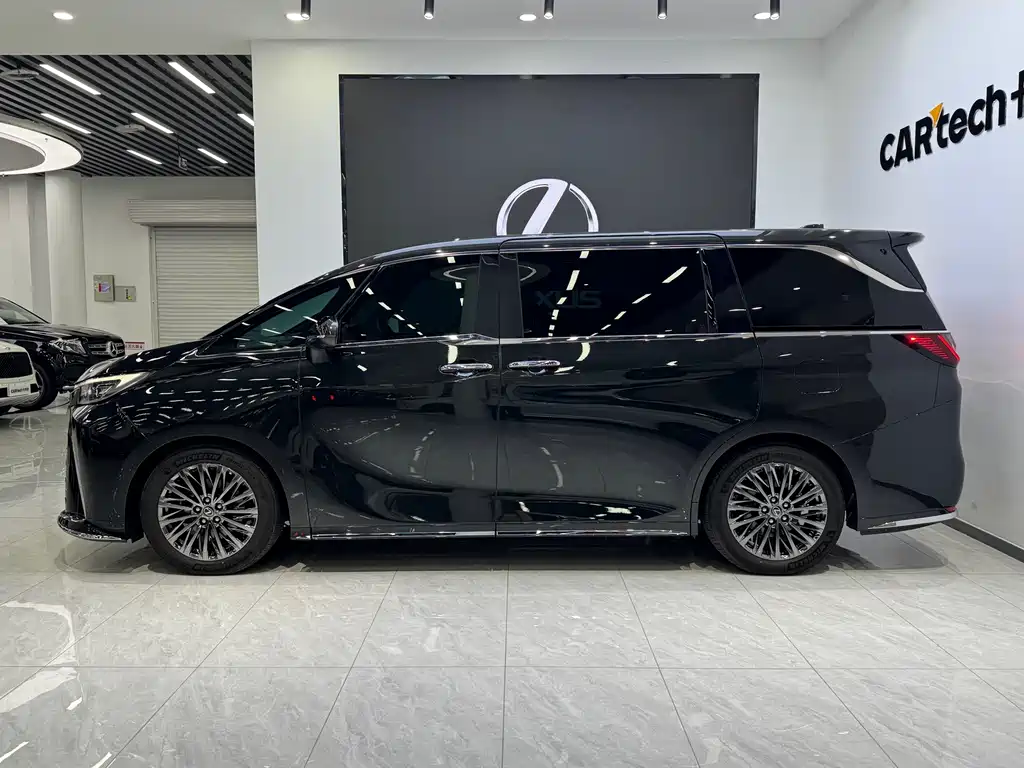 Lexus LM — миниатюра 7