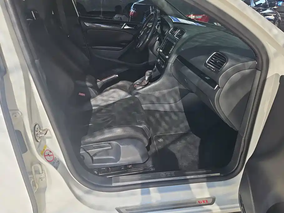 Volkswagen Golf GTI — миниатюра 8