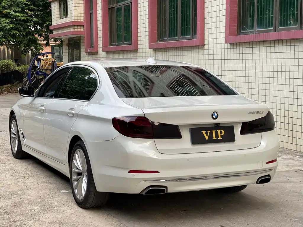 BMW 5 Series — миниатюра 9