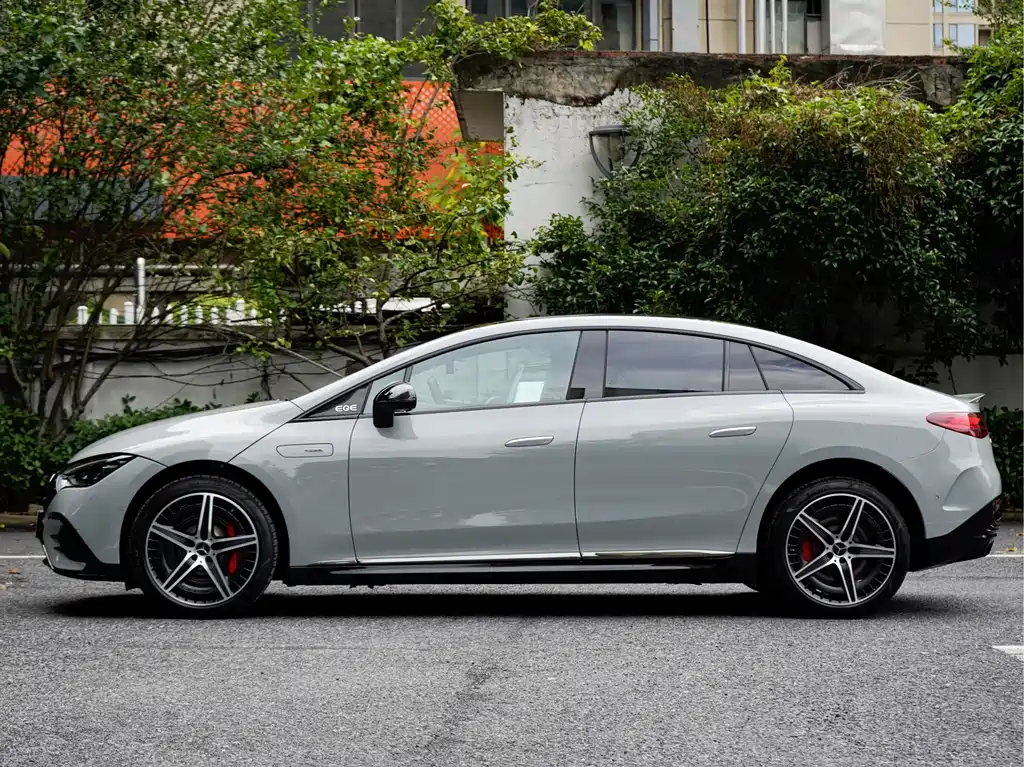 Mercedes-Benz EQE AMG — миниатюра 3