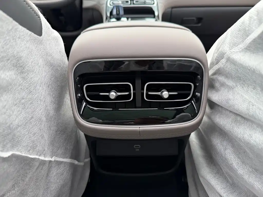 Geely Boyue L — миниатюра 25