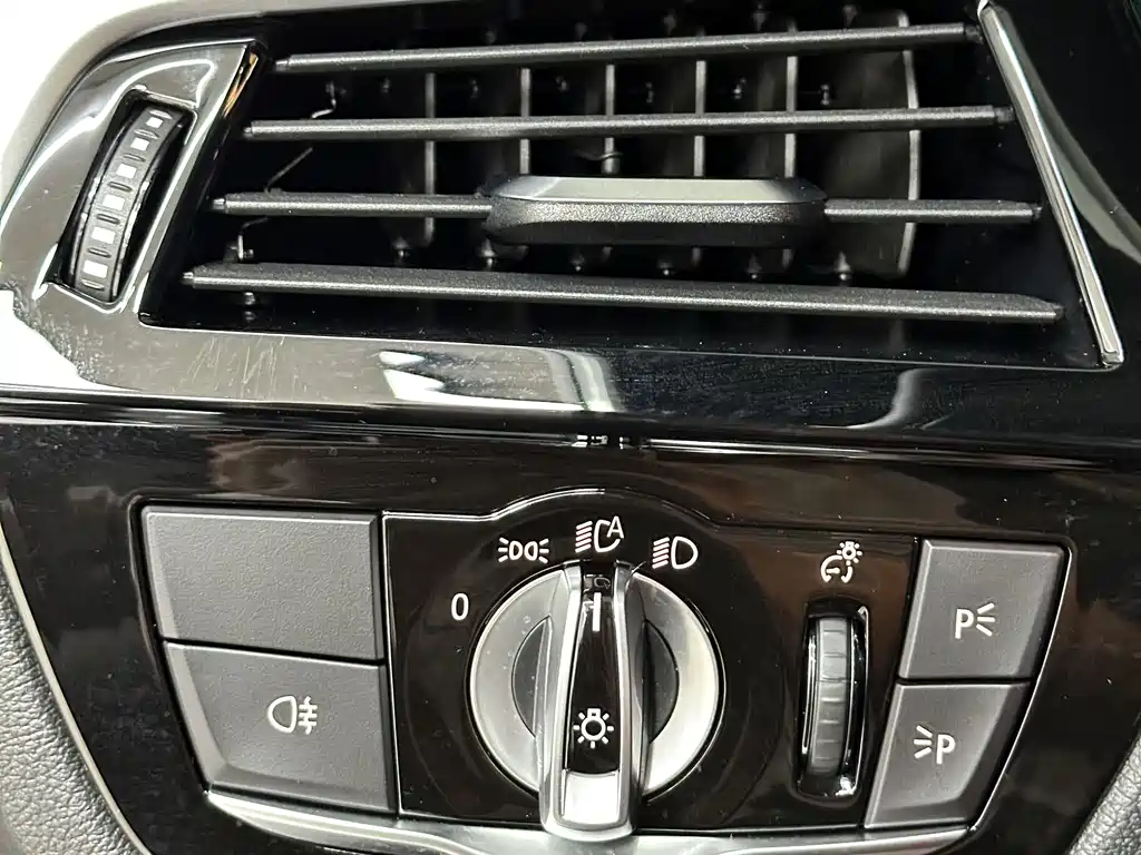 BMW 5 Series — миниатюра 20