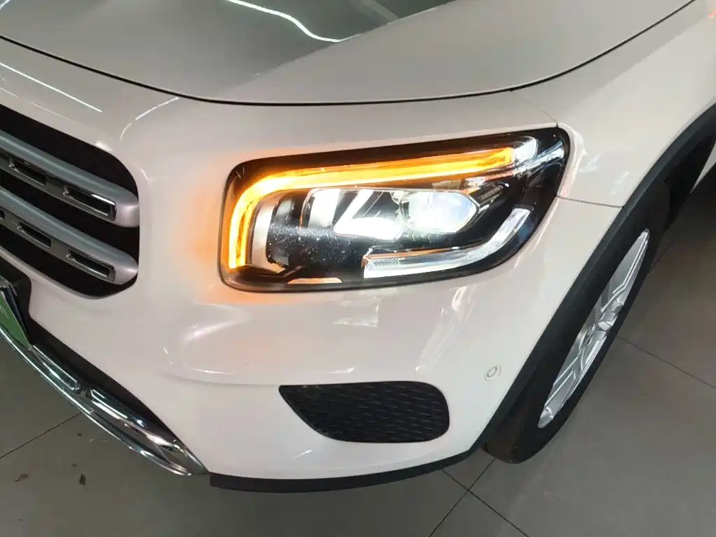 Mercedes-Benz GLB — миниатюра 24