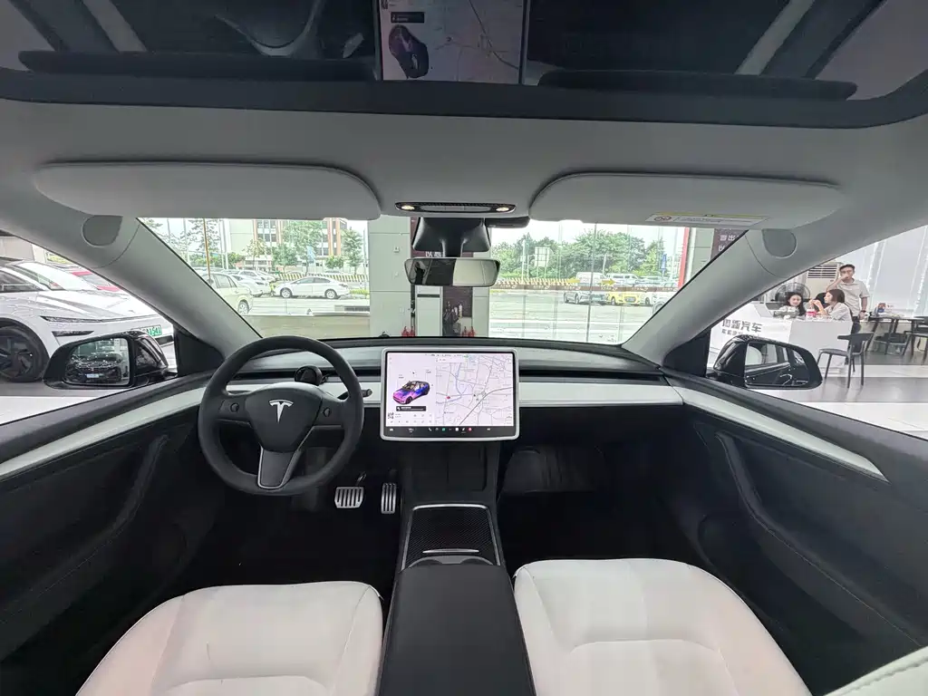 Tesla Model Y — миниатюра 16