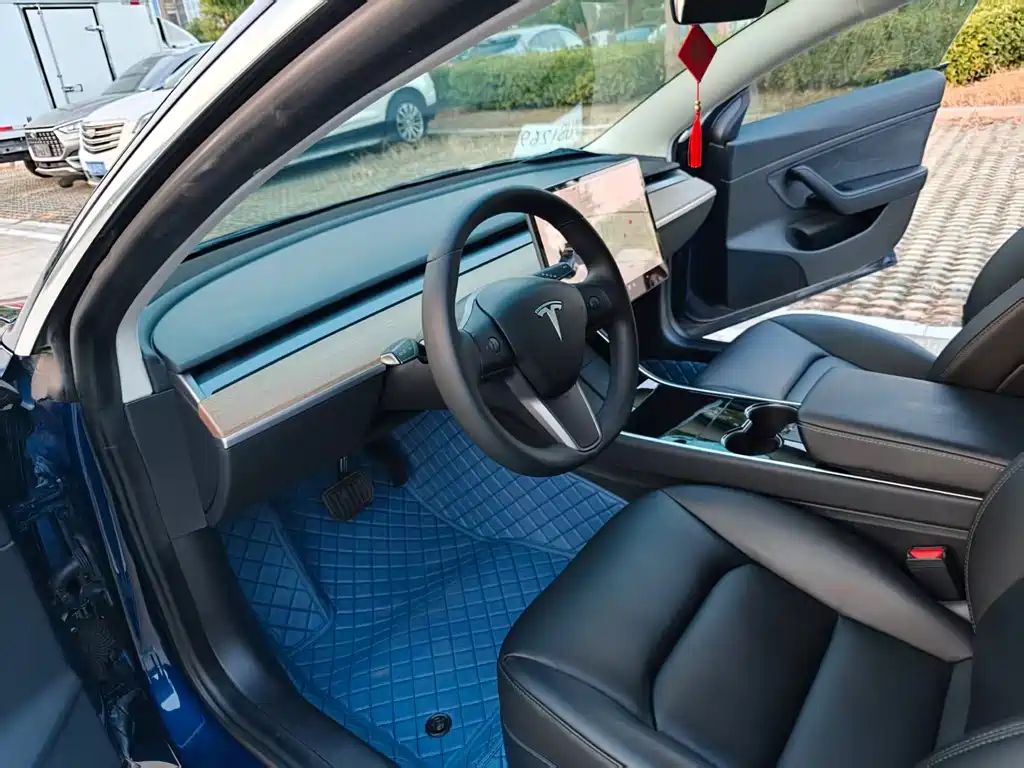 Tesla Model 3 — миниатюра 8