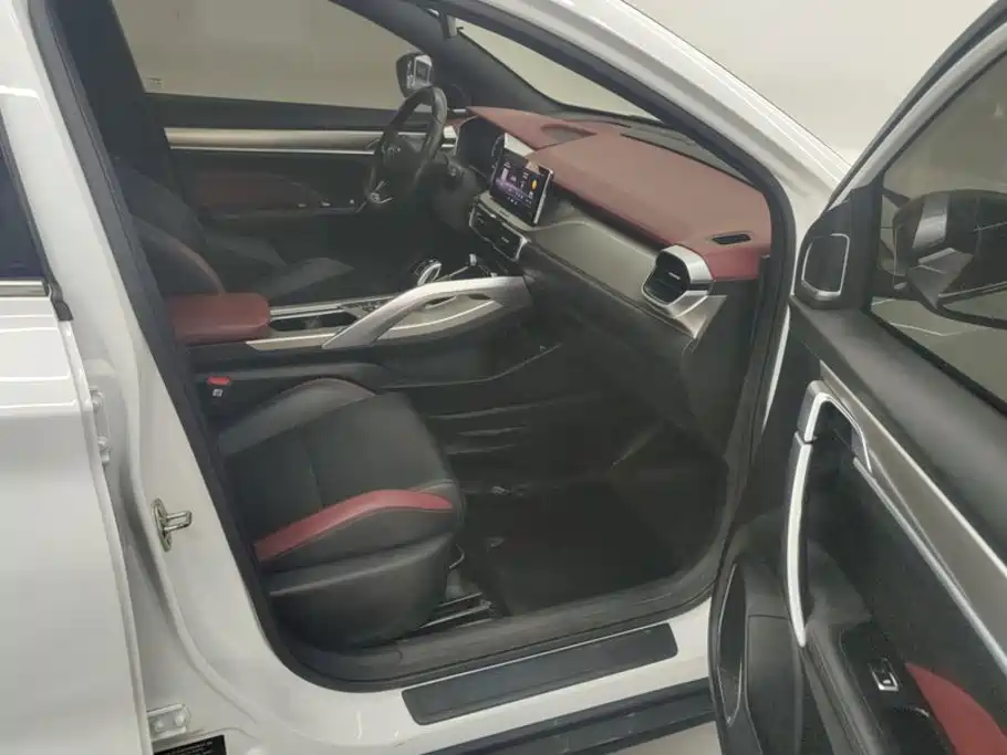 Geely Binyue — миниатюра 8