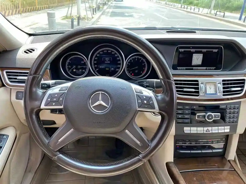 Mercedes-Benz E-Class — миниатюра 9