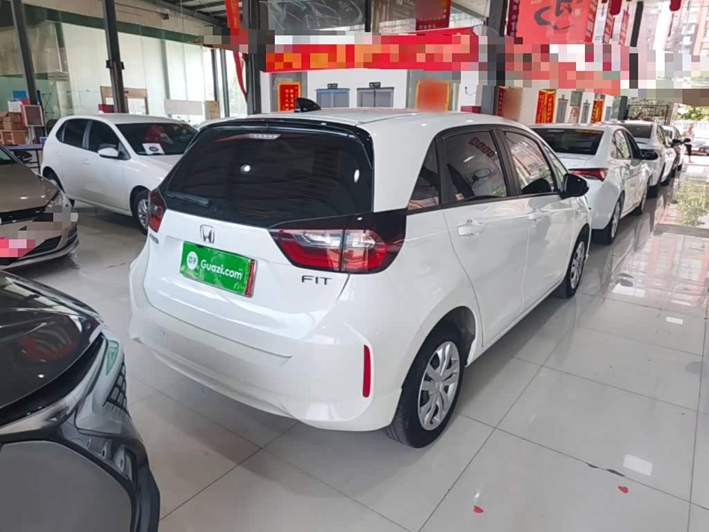 Honda Fit 1.5 л 2022 г. Белый, пробег 32800 км