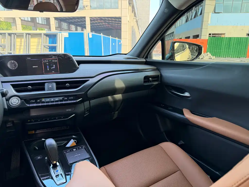 Lexus UX New Energy — миниатюра 8
