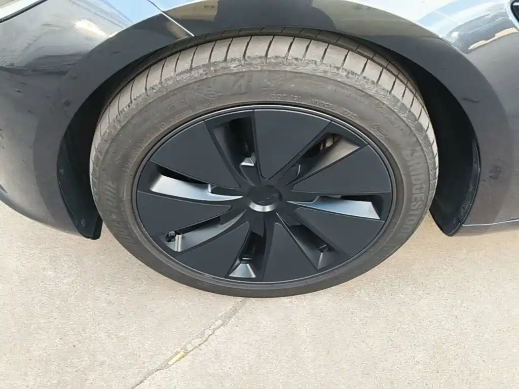 Tesla Model 3 — миниатюра 23