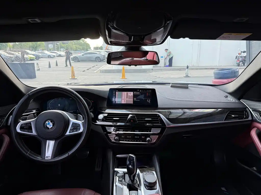BMW 5 Series — миниатюра 8