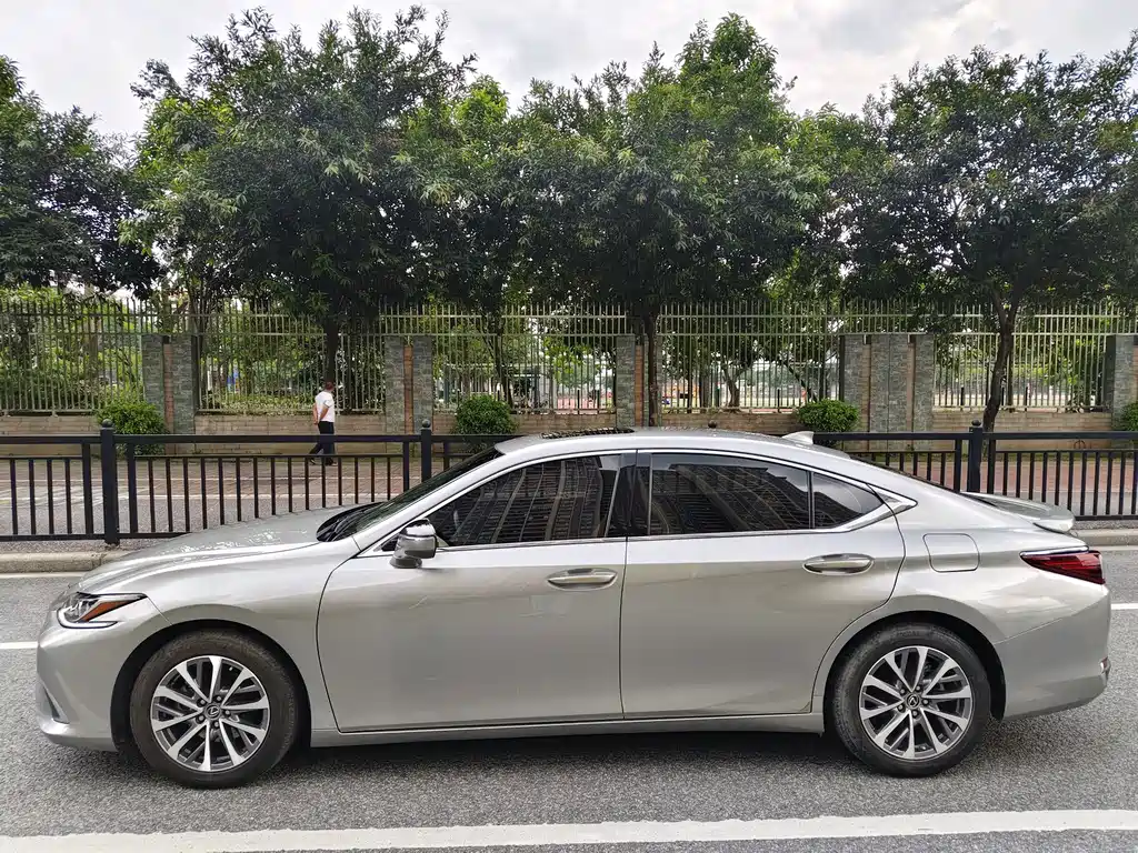 Lexus ES — миниатюра 7