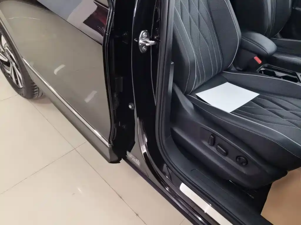 Volkswagen Tiguan L — миниатюра 25