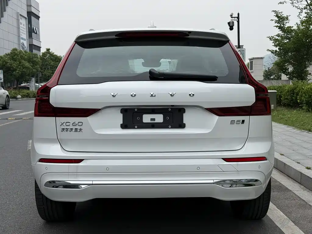 Volvo XC60 2026 B5 Luxury