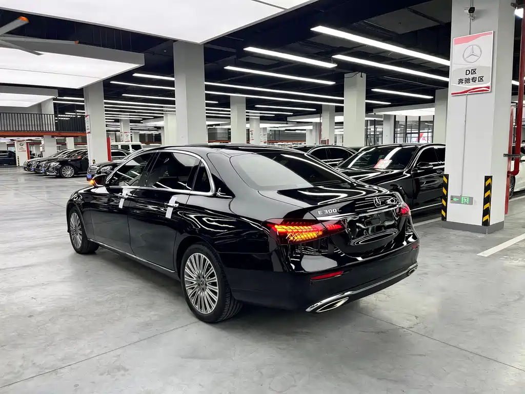 Mercedes-Benz E-Class — миниатюра 9