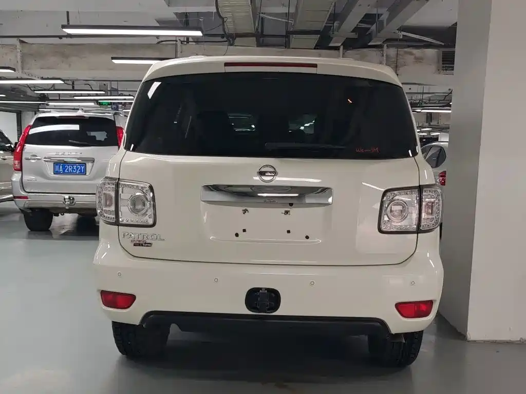 Nissan Patrol — миниатюра 4