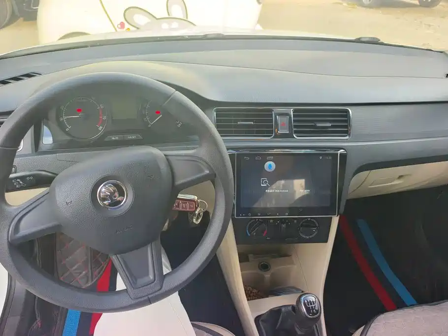 Skoda Rapid — миниатюра 12