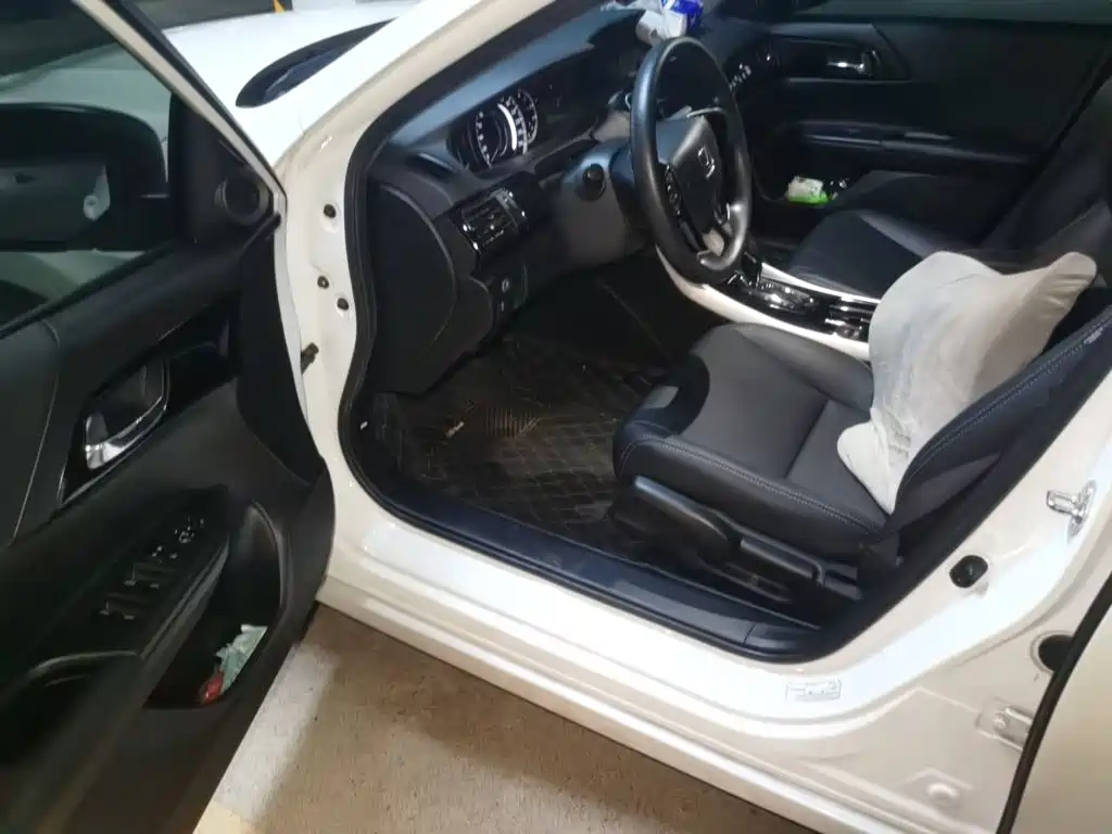 Honda Accord — миниатюра 12