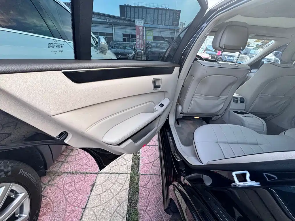 Mercedes-Benz E-Class — миниатюра 7