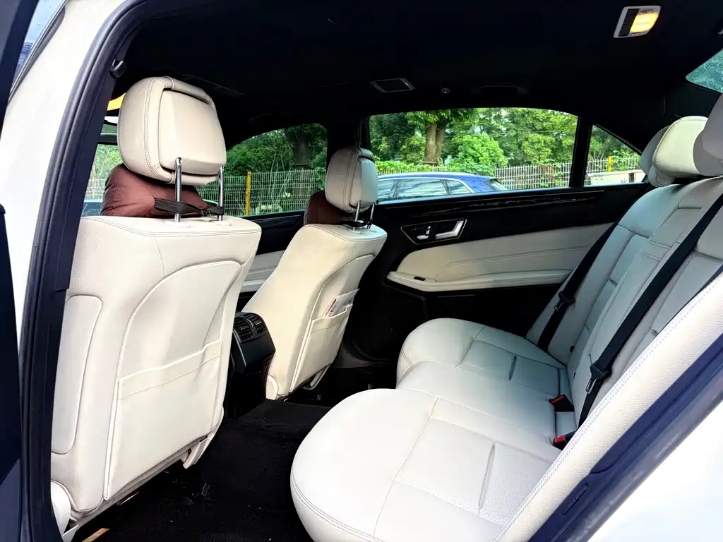 Mercedes-Benz E-Class — миниатюра 8