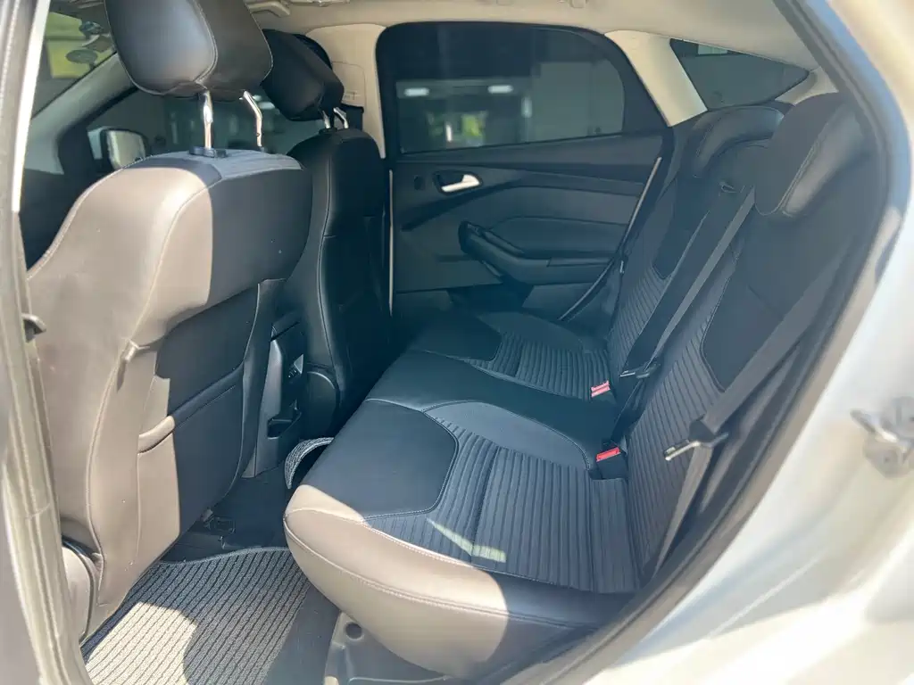 Ford Focus — миниатюра 7