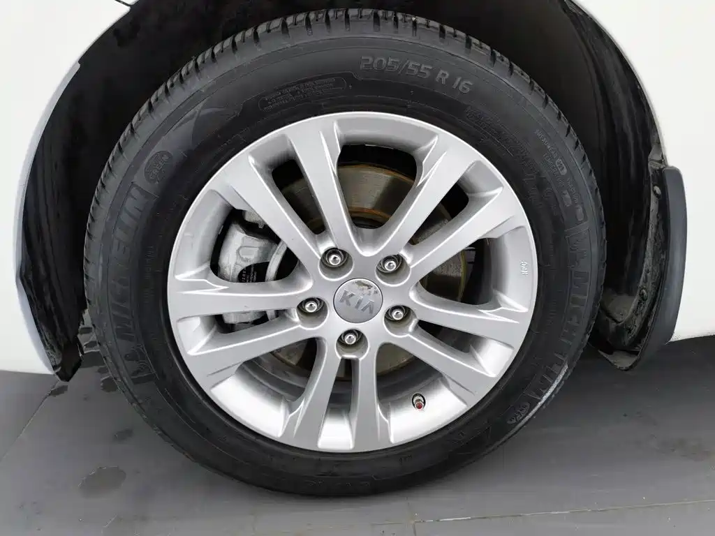 Kia Carens — миниатюра 17